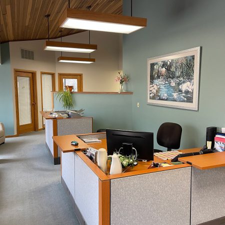 8690-Executive-Suite-receptionist